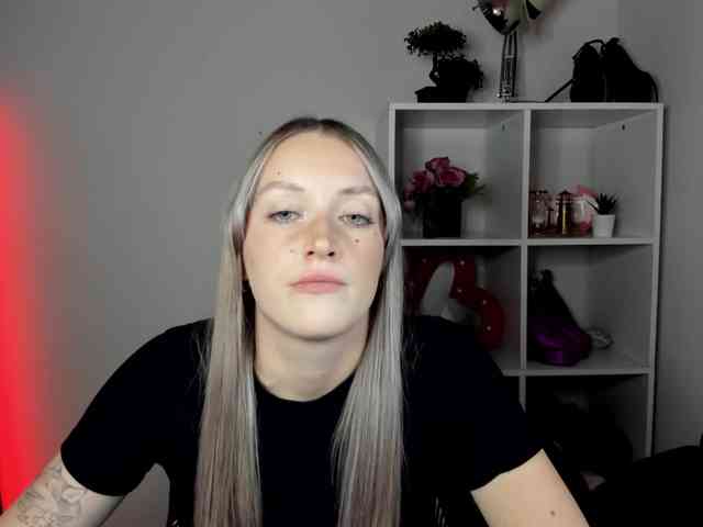 EvelynBlond26 webcam