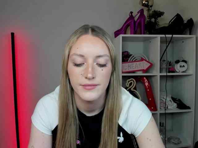 EvelynBlond26