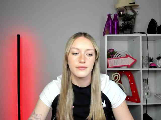Model: EvelynBlond26