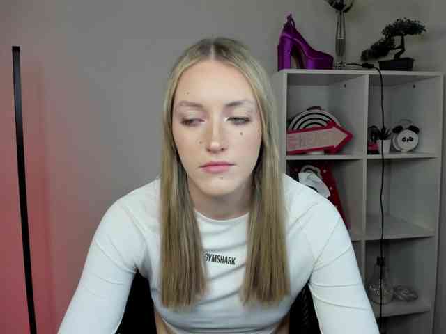 EvelynBlond26