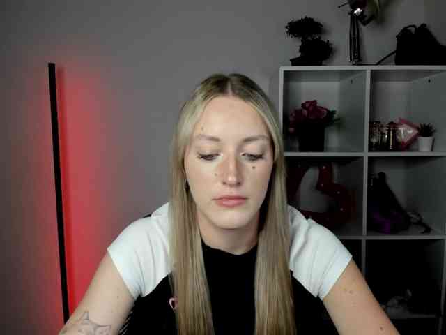 EvelynBlond26