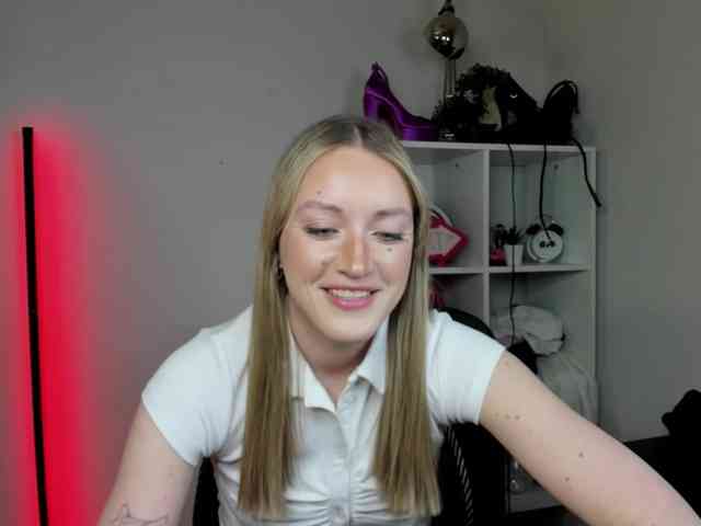 EvelynBlond26