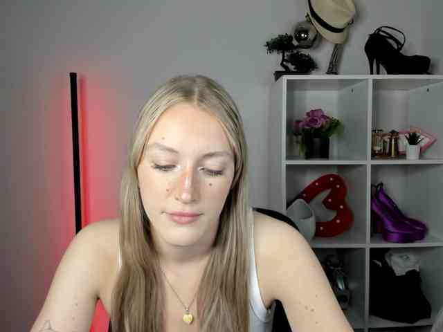 EvelynBlond26