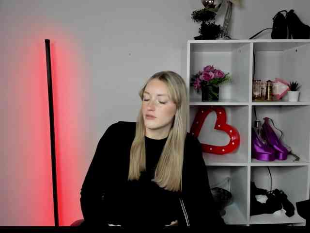 Model: EvelynBlond26