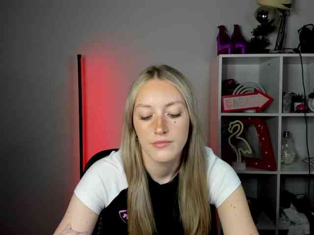 Model: EvelynBlond26