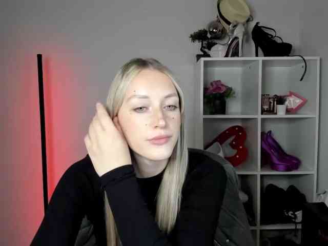 Model: EvelynBlond26