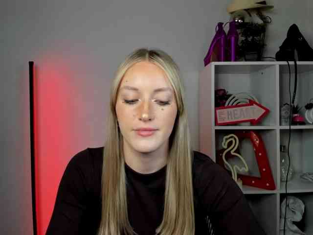 EvelynBlond26