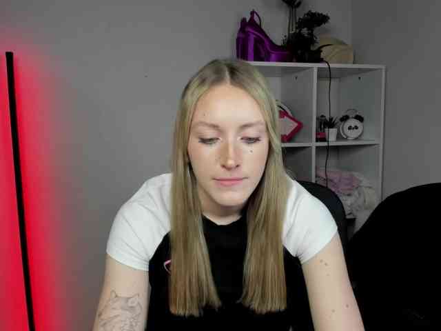 EvelynBlond26