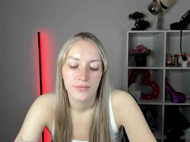 EvelynBlond26