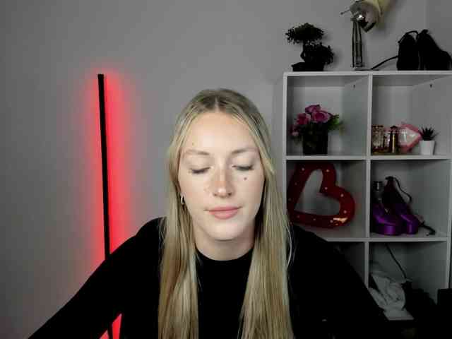 EvelynBlond26