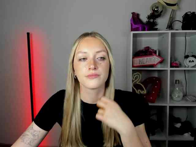 EvelynBlond26