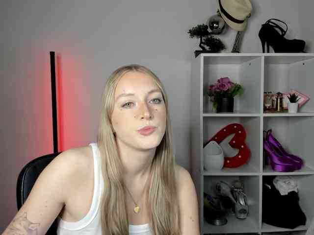 EvelynBlond26