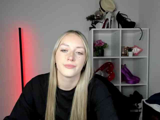 Model: EvelynBlond26