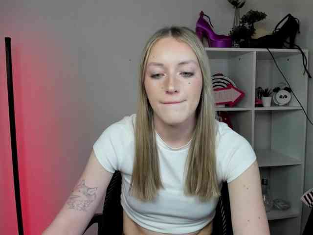 EvelynBlond26