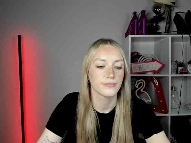 EvelynBlond26