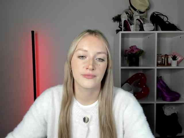 Model: EvelynBlond26