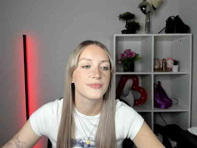 Model: EvelynBlond26