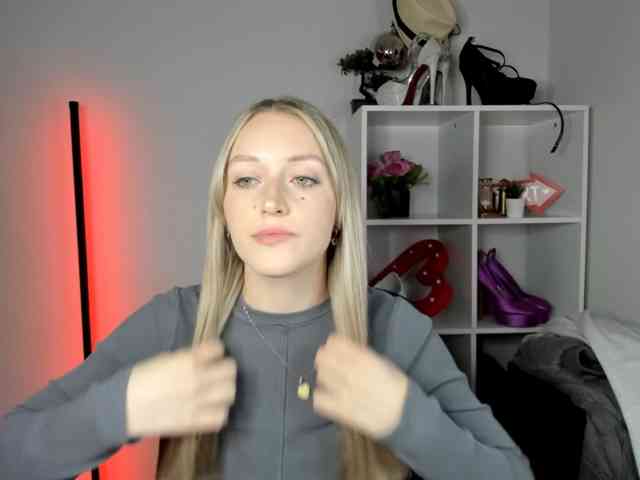 EvelynBlond26