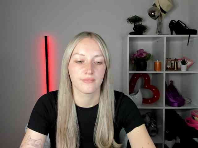 Model: EvelynBlond26