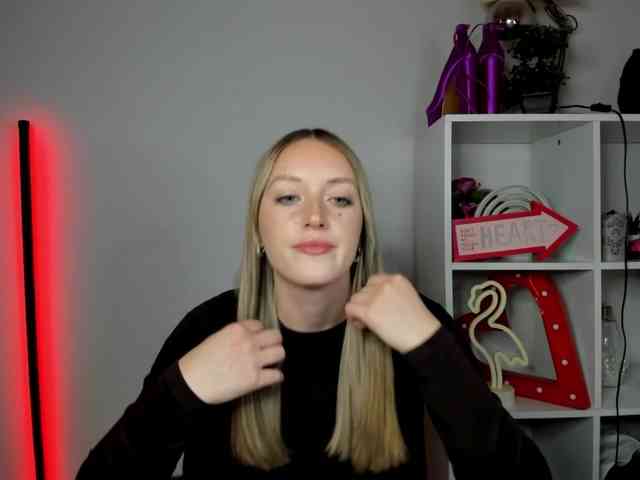 Model: EvelynBlond26