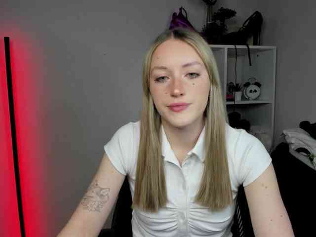 EvelynBlond26