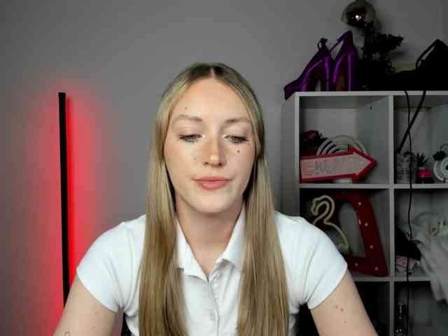 EvelynBlond26