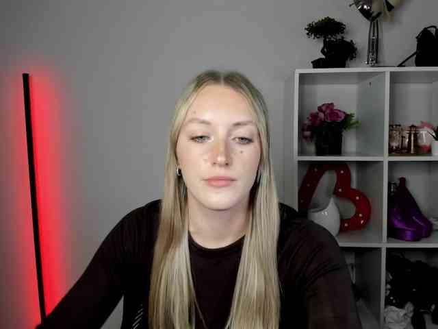 EvelynBlond26 webcam