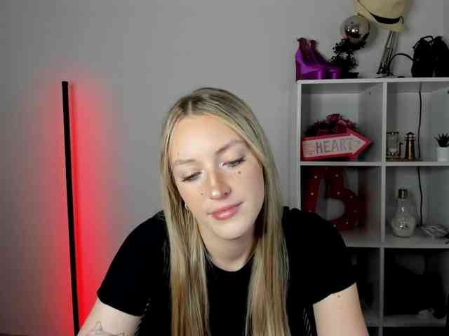 EvelynBlond26