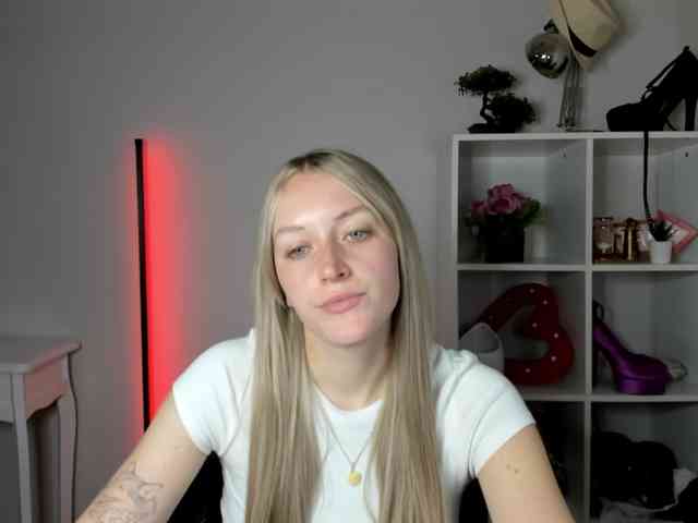 Model: EvelynBlond26