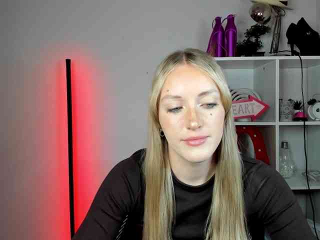 EvelynBlond26
