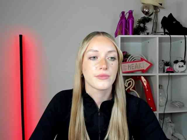 EvelynBlond26