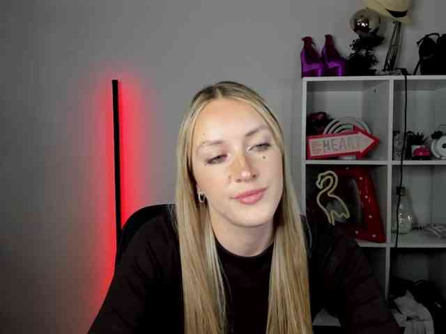 EvelynBlond26