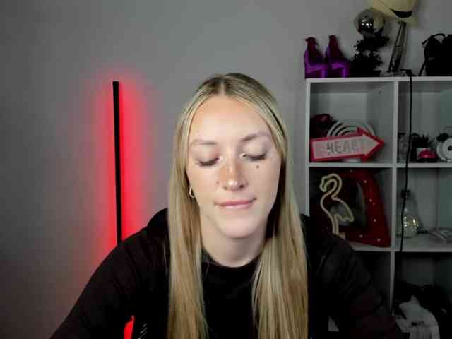 EvelynBlond26