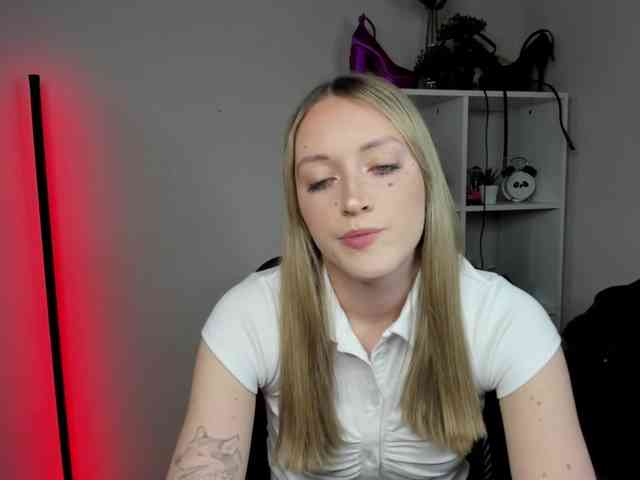 EvelynBlond26