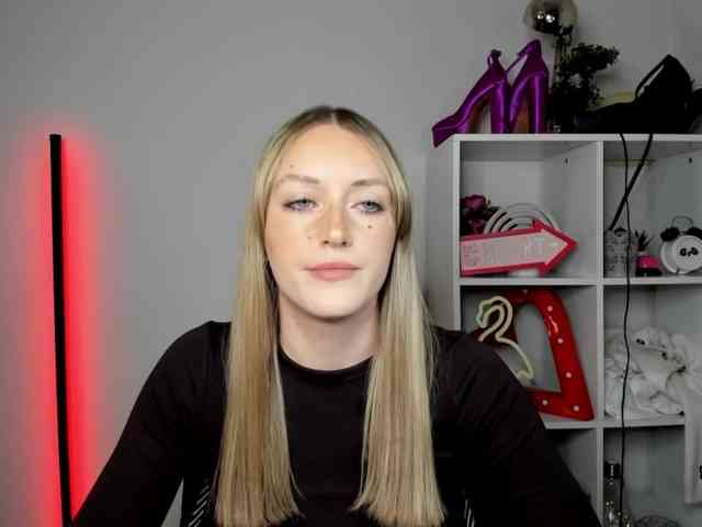 EvelynBlond26