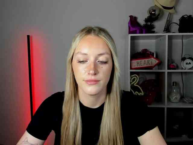 EvelynBlond26