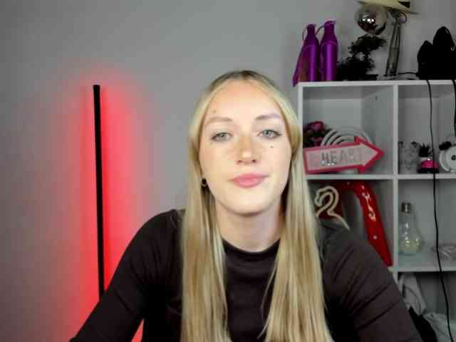 EvelynBlond26
