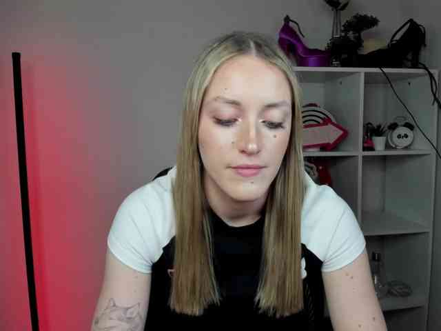 EvelynBlond26