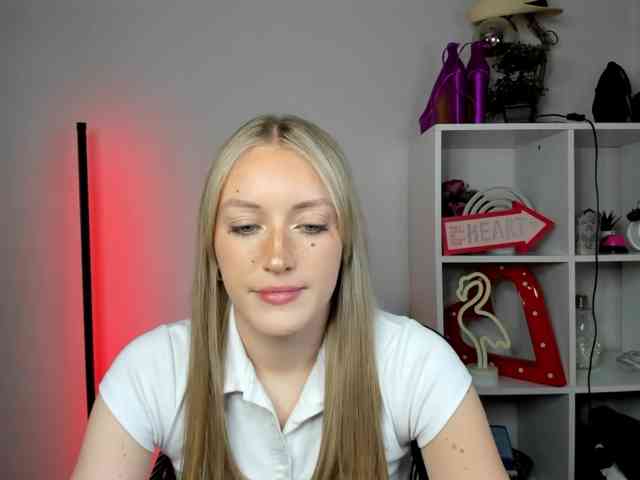 EvelynBlond26