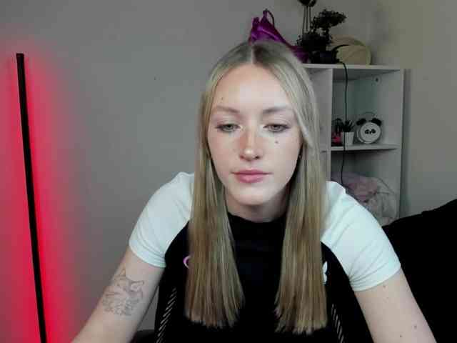 EvelynBlond26