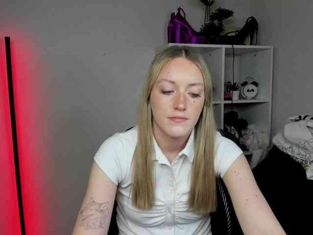 EvelynBlond26