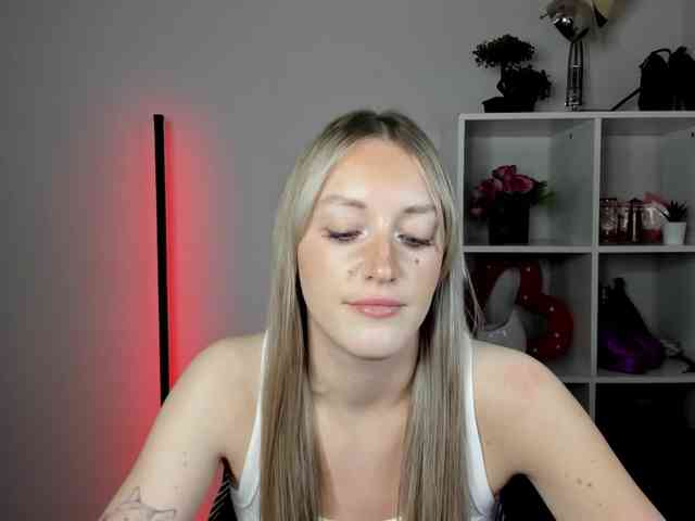 EvelynBlond26