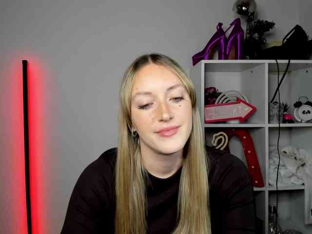EvelynBlond26