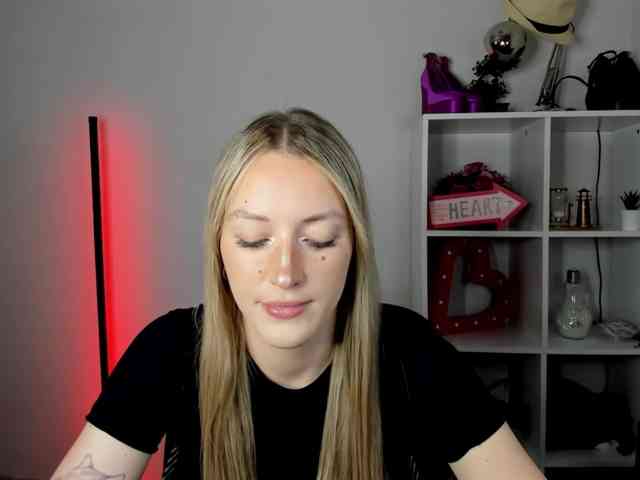 Model: EvelynBlond26