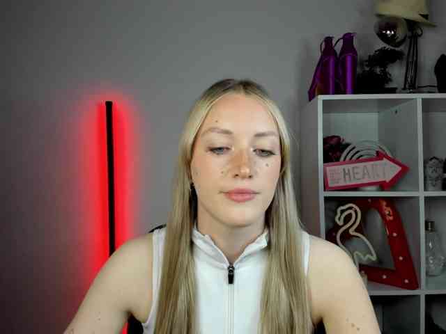 EvelynBlond26