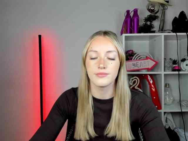 EvelynBlond26
