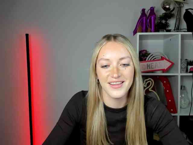 EvelynBlond26