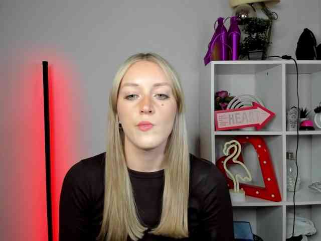 EvelynBlond26