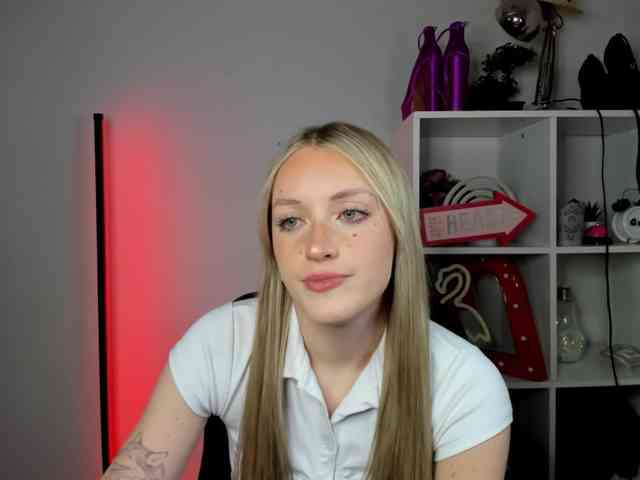 EvelynBlond26