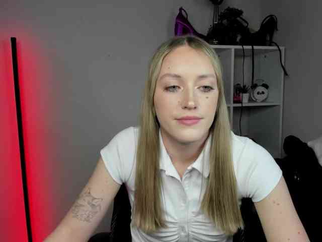 EvelynBlond26